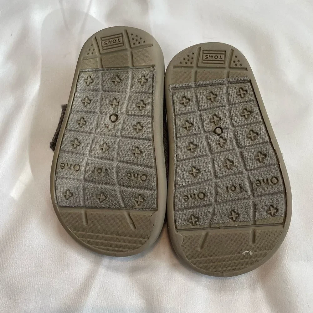 Baby Toms size T4 gray shoes